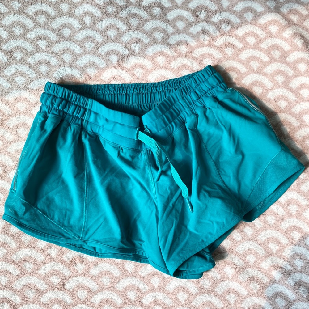 Lululemon hotty hot short 2.5" inseam size 8
